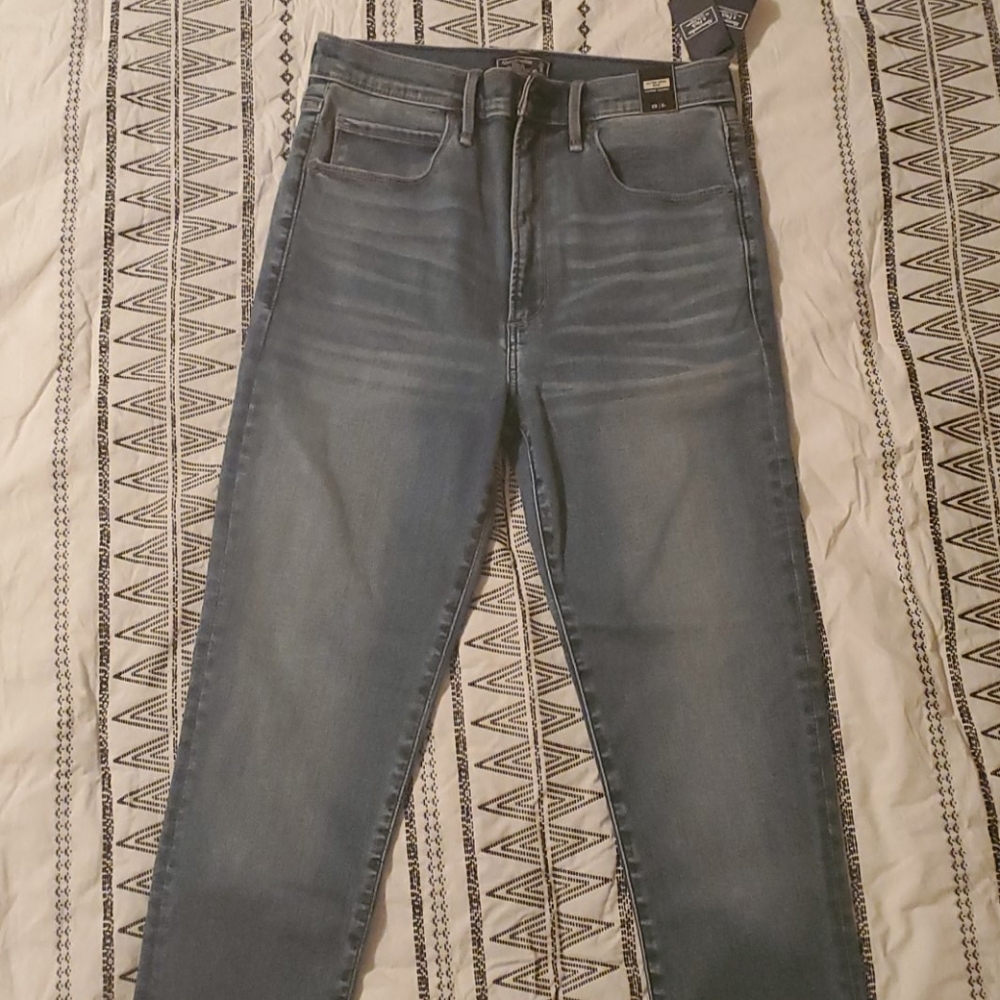 A&F Ultra High Rise Super Skinny